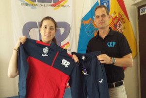 CEP entrega equipación deportiva a Laura Palacio
